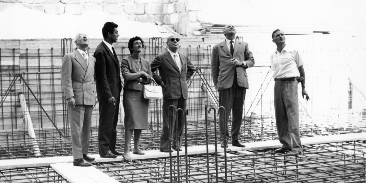 Elena Guaccero in cantiere con Alfonso Chiaia alla sua destra.